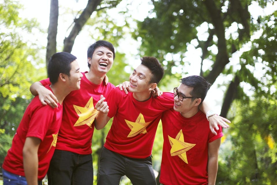 Gioi tre hao hung ghep hinh bieu tuong Viet Nam hinh anh