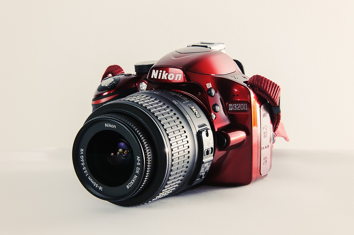 Nikon D3200 24MP với Lens kit 18-55mm F3.5-5.6G ED VR II giá hấp dẫn.