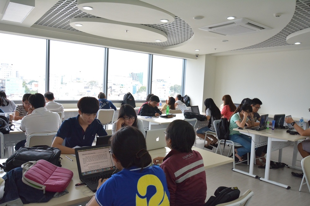 Ảnh 1: Sinh viên trường Đại học Hoa Sen