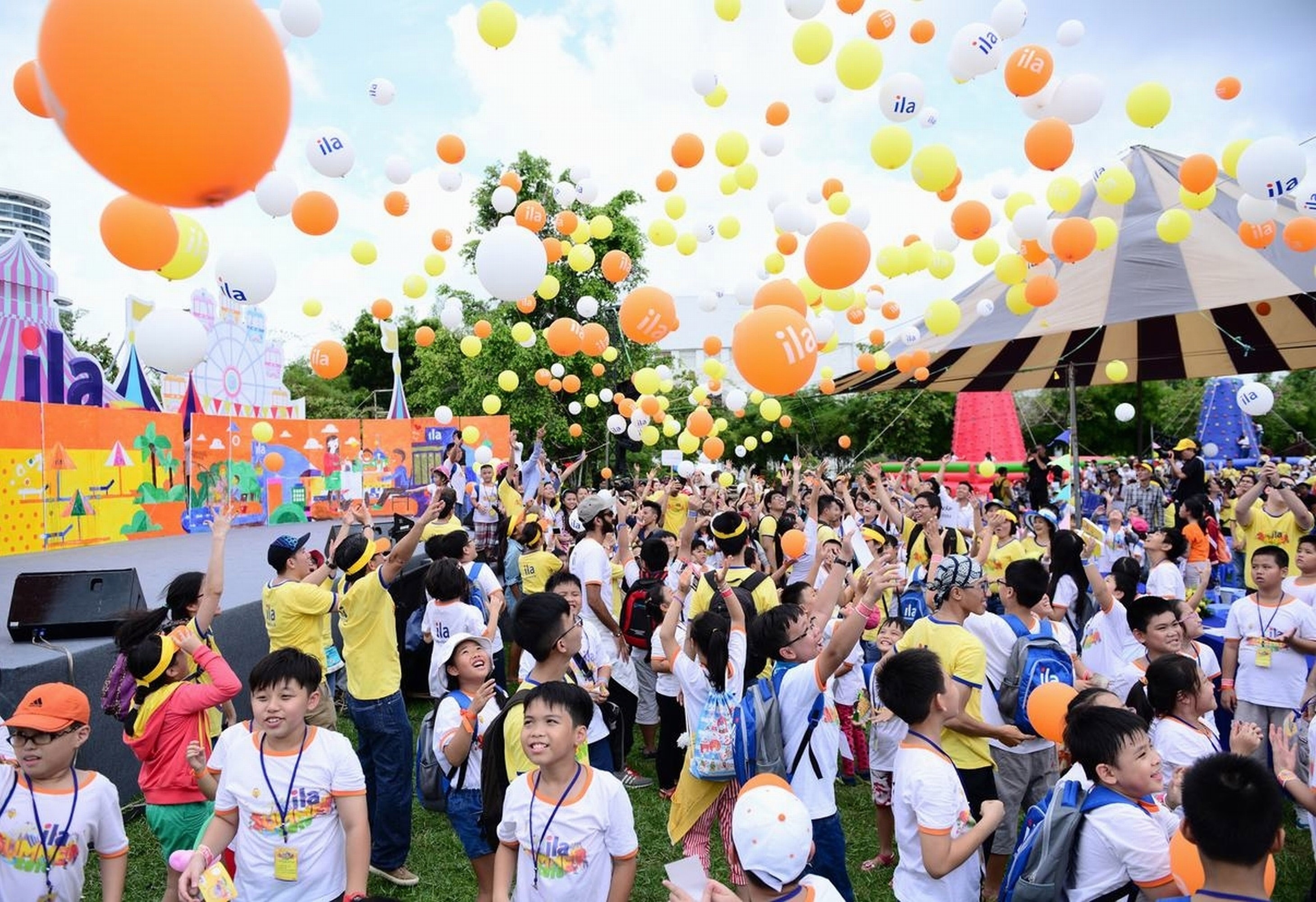 Soi dong le hoi mua he ILA 2015 hinh anh