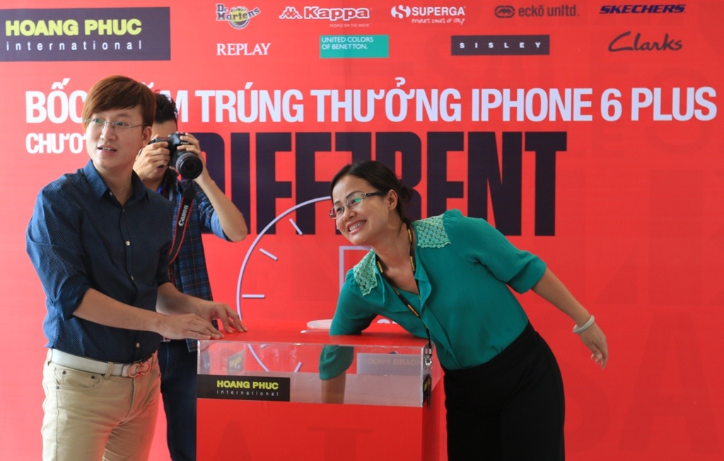 Nhan iPhone 6 Plus khi mua sam tai Hoang Phuc hinh anh
