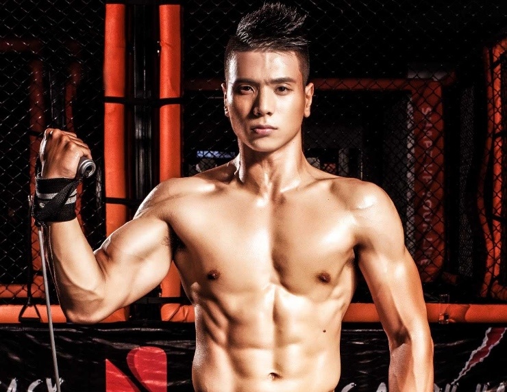 HLV the hinh khoe co bap 6 mui tai phong gym hinh anh