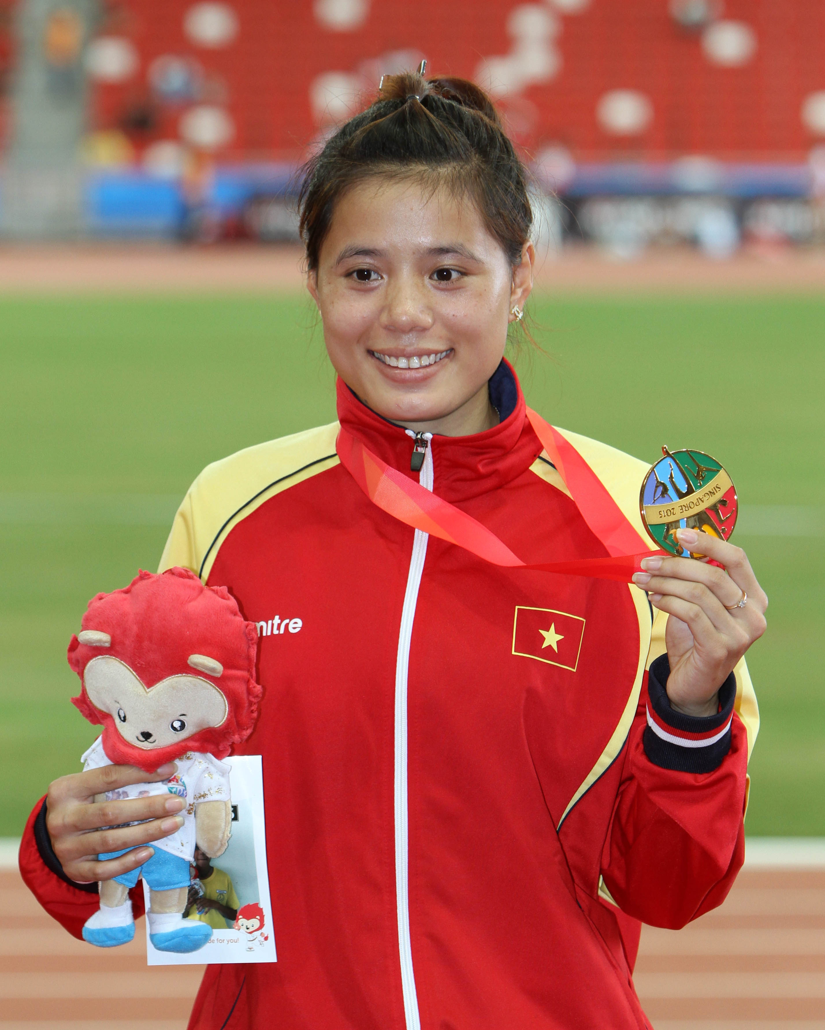 Nguyễn Thị Huyền là vận động viên duy nhất của tuyển điền kinh Việt Nam lập cú đúp HCV tại giải Grand Prix châu Á 2015.