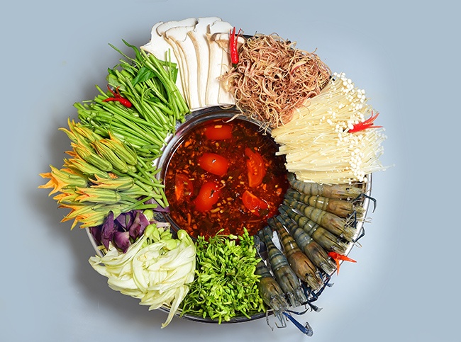 Thuong thuc lau tom chua cay dung dieu tai Sai thanh hinh anh