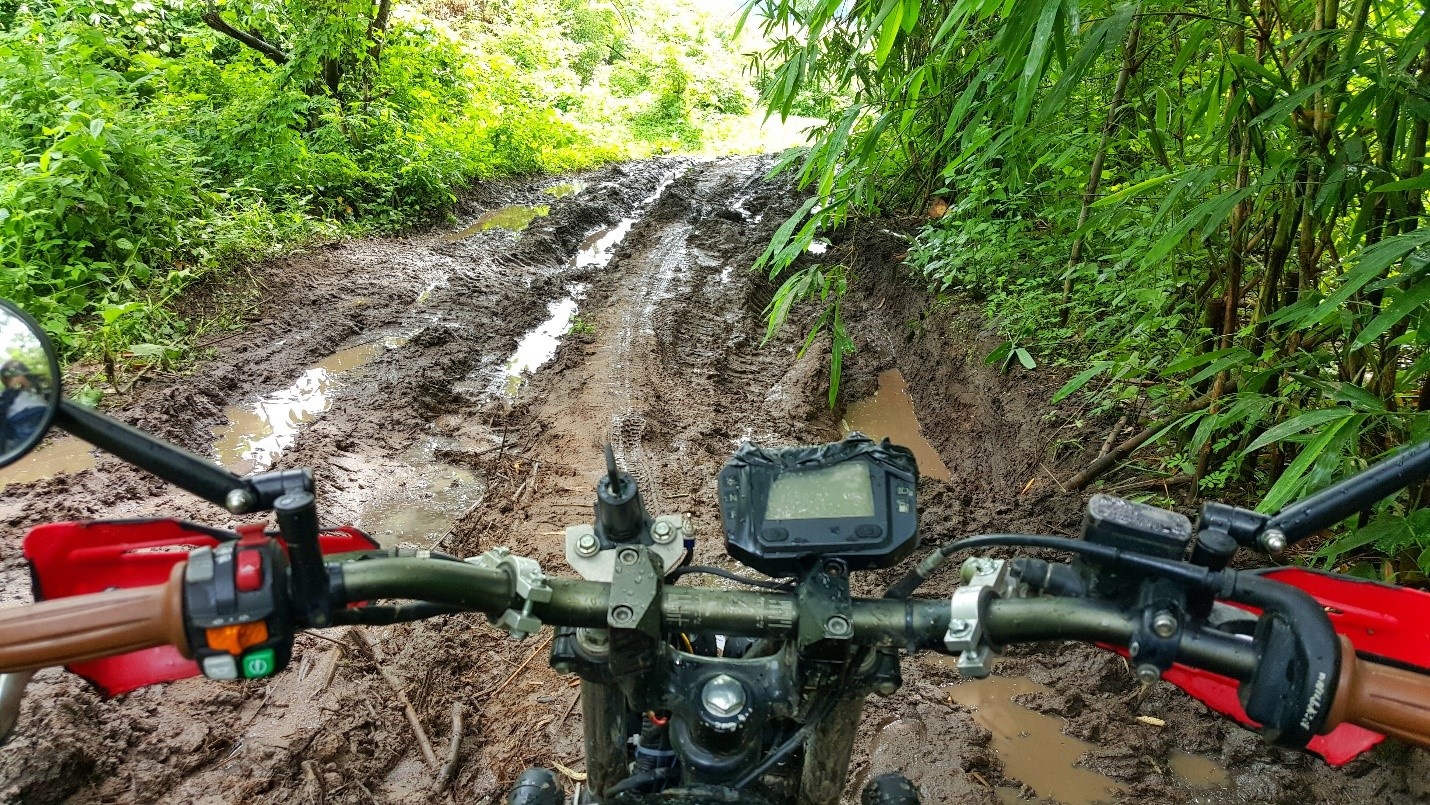 “Những tay offroad lâu năm chúng tôi luôn trang bị rất kỹ trước mỗi chuyến đi, đặc biệt là những đồ chơi chuyên dụng cho việc vượt qua các con đường gian khổ”, phượt thủ chia sẻ.