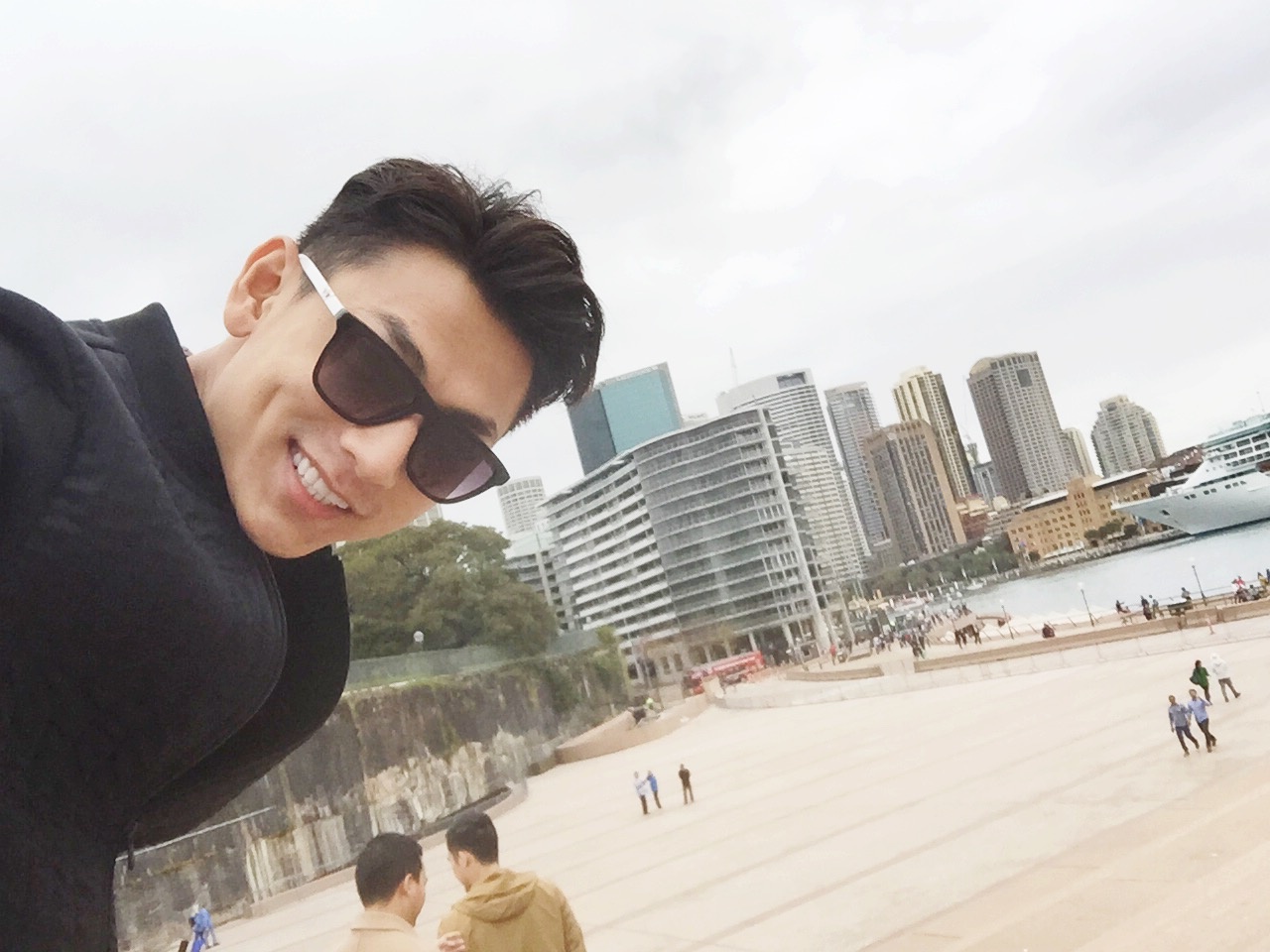 Những khoảnh khắc đời thường được anh chàng thường xuyên chia sẻ trên Facebook hay Instagram.