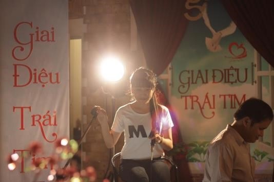 Lê Thị Trang đi hát phòng trà để có thêm thu nhập.
