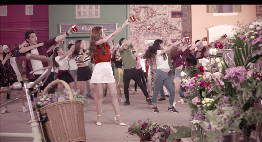 Dong Nhi khuay dong khu pho voi dieu nhay Sanh Dam hinh anh