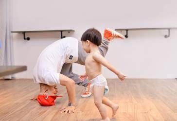 Cac hoat dong giup tre nang dong va tu tin tu nho hinh anh