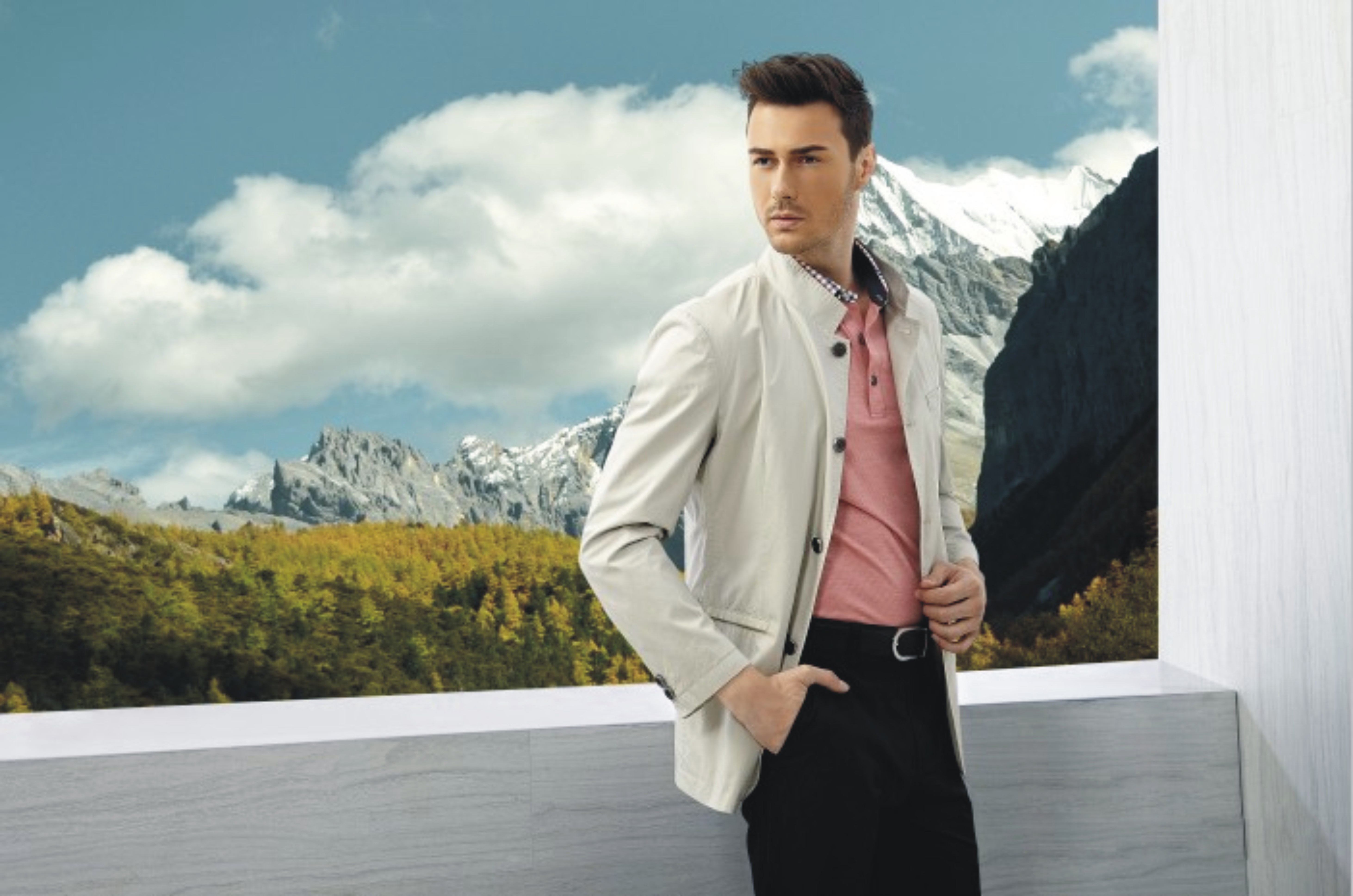 Ngay từ năm 1980, Vicenzo Zeno đã phát triển vượt bậc dưới sự lãnh đạo của Giám đốc điều hành Gavaneri Senini, người đã một thời gian phò tá Giorgio Armani và giúp đế chế của ông hùng mạnh. Vicenzo Zeno đã có showroom tại kinh đô thời trang Milan và có mặt tại hầu hết sự kiện thời trang lớn tại đây.