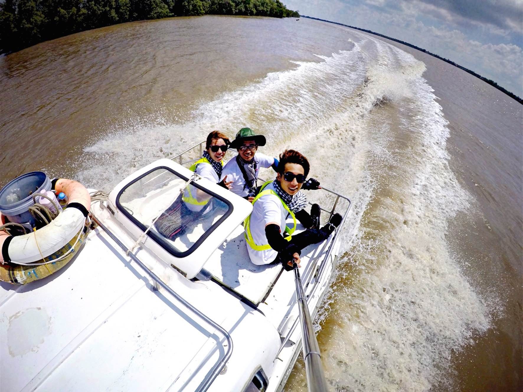 Nhóm đi Tây Nguyên và Bắc Trung Bộ lại khiến ai cũng phải thích thú với sự mới mẻ, vui nhộn cũng như tình cảm đồng đội khăng khít được xây dựng trong những đoạn phim của mình.