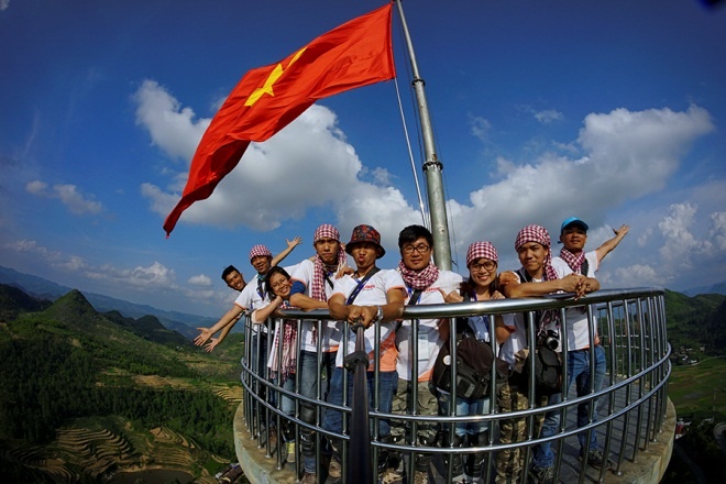 Một màn selfie ấn tượng của nhóm phượt Tây Bắc Bộ.