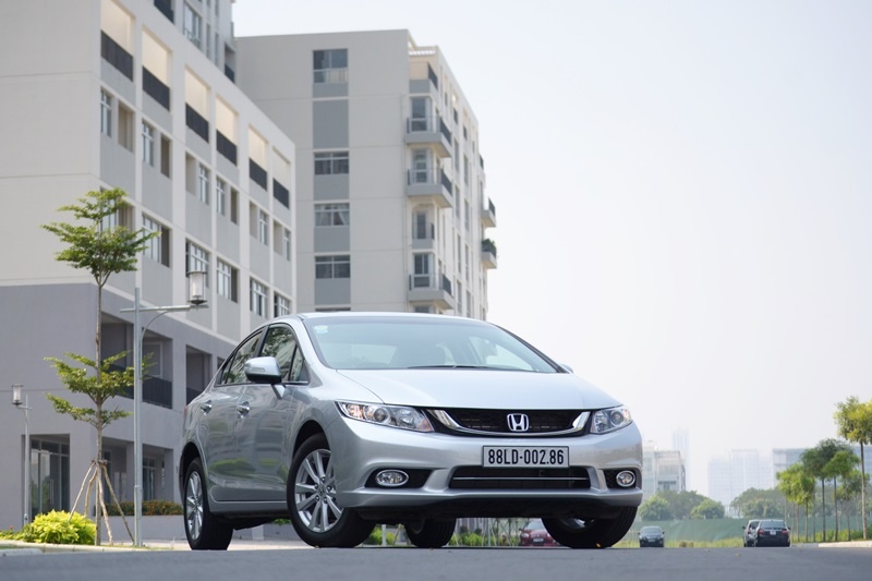 Honda Civic phiên bản mới cải tiến và thu hút người dùng.