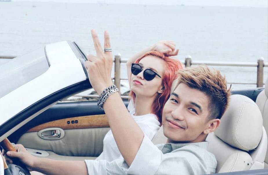 Bất chấp lịch trình hoạt động bận rộn, chàng ở Hà Nội và nàng ở Sài Gòn, đôi tình nhân vẫn dành thời gian cho nhau.