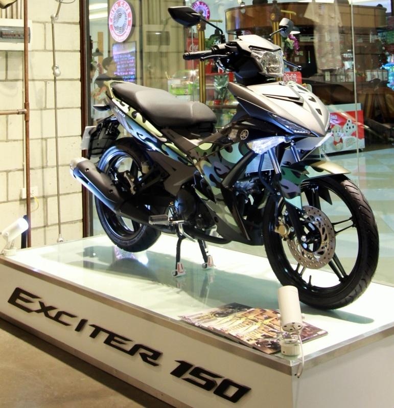 Ngoài thay đổi về họa tiết trên thân xe, Yamaha vẫn giữ lại các thiết kế thể thao đặc trưng của dòng Exciter 150 trên phiên bản Camo.