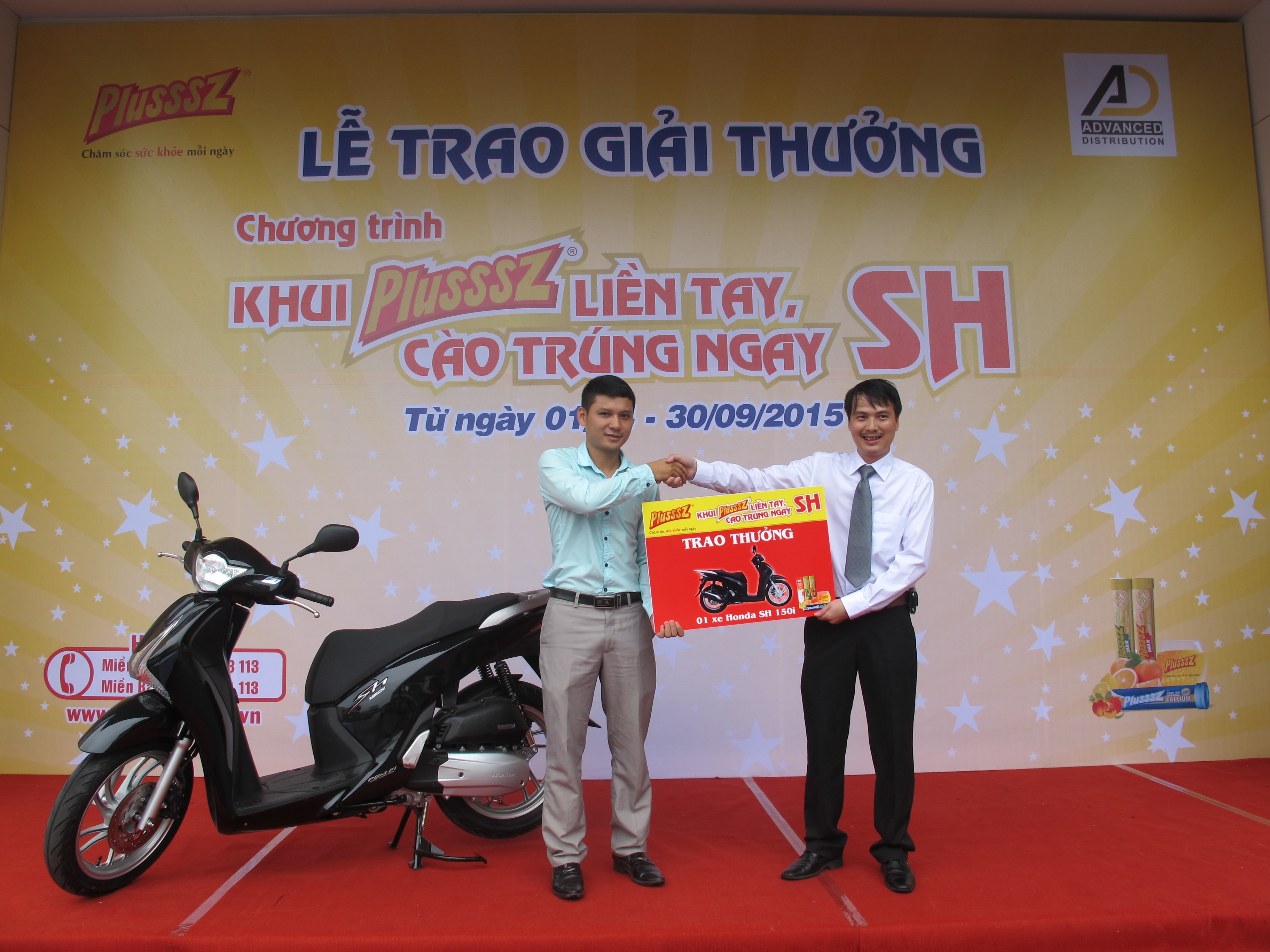 Plusssz trao thuong xe SH 150i dau tien cho khach hang hinh anh