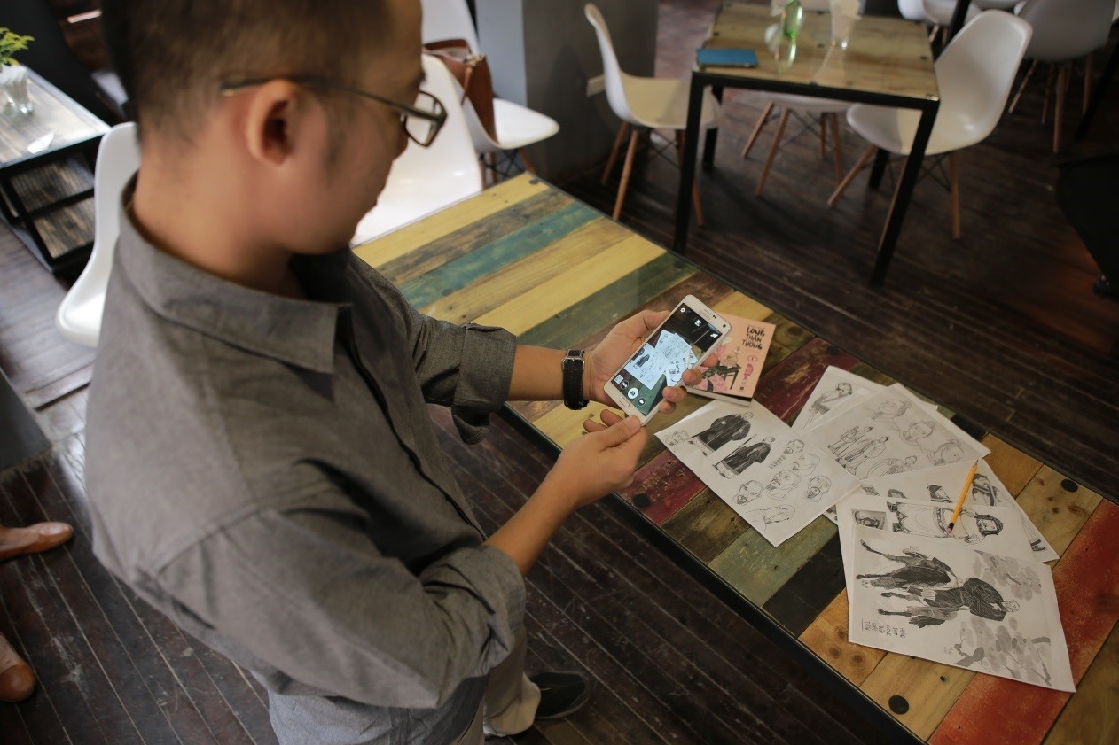 Vẽ trên điện thoại mang đến cho Thành Phong những trải nghiệm thú vị.