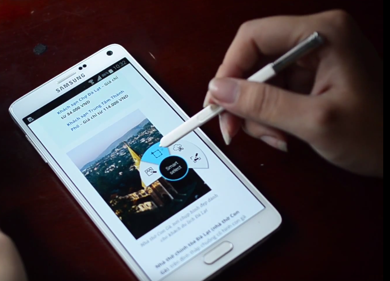 Dùng Galaxy Note 4 và bút S Pen, người dùng thu thập thông tin nhanh chóng với tính năng chọn và lưu dữ liệu thông minh Smart Select, cùng tính năng ghi chú trực tiếp lên ảnh Screen Write.