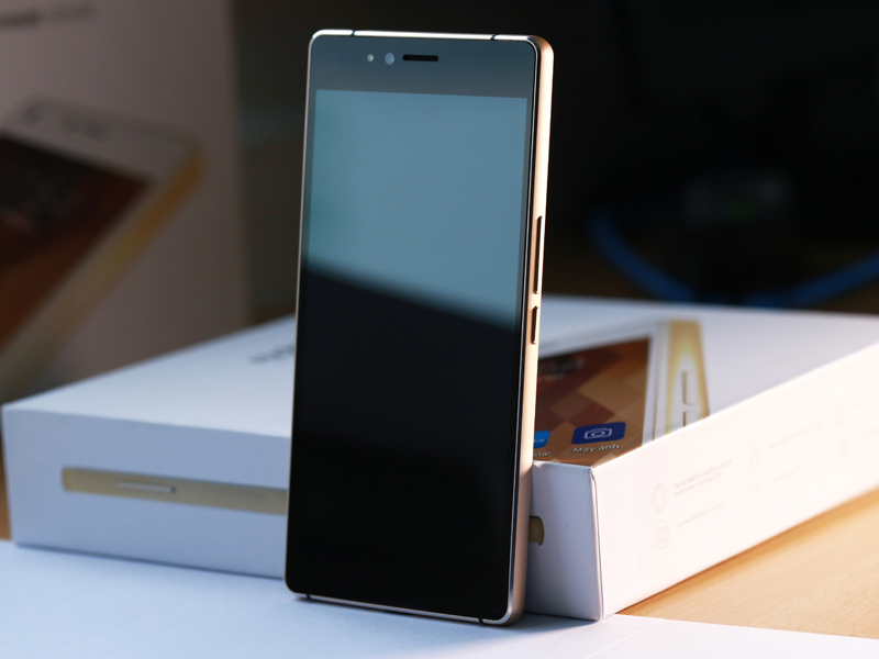 Prime X và Prime Xense là 2 smartphone thuộc dòng cao cấp của Mobiistar ở thời điểm hiện tại. Về thiết kế Prime Xense có phần mềm mại hơn với khung viền kim loại đuợc bo tròn trong khi Prime X cứng cáp với những đuờng nét phẳng. 