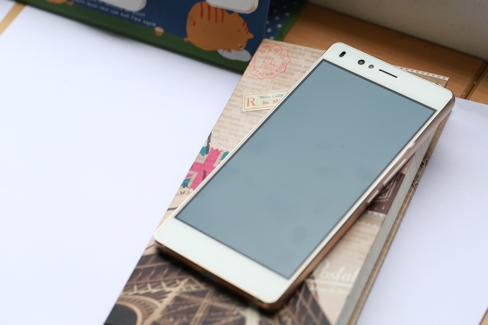 Phần mềm 2 máy cũng có những điểm khác biệt, trong đó điểm rõ ràng nhất là 2 launcher mặc định của Prime X và Prime Xense. 