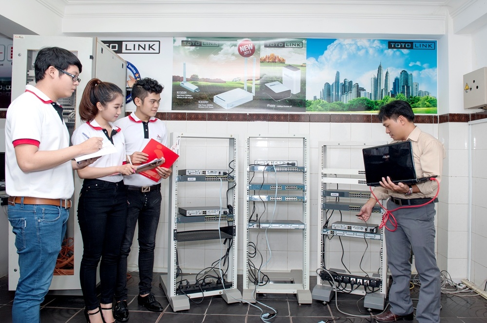 Cong nghe thong tin: Hoc de lam viec ngay hinh anh