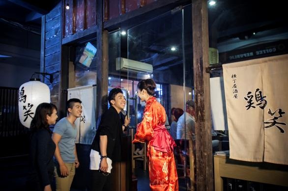 Trấn Thành cùng nhóm bạn khám phá Tokyo về đêm ngay tại Sài thành.