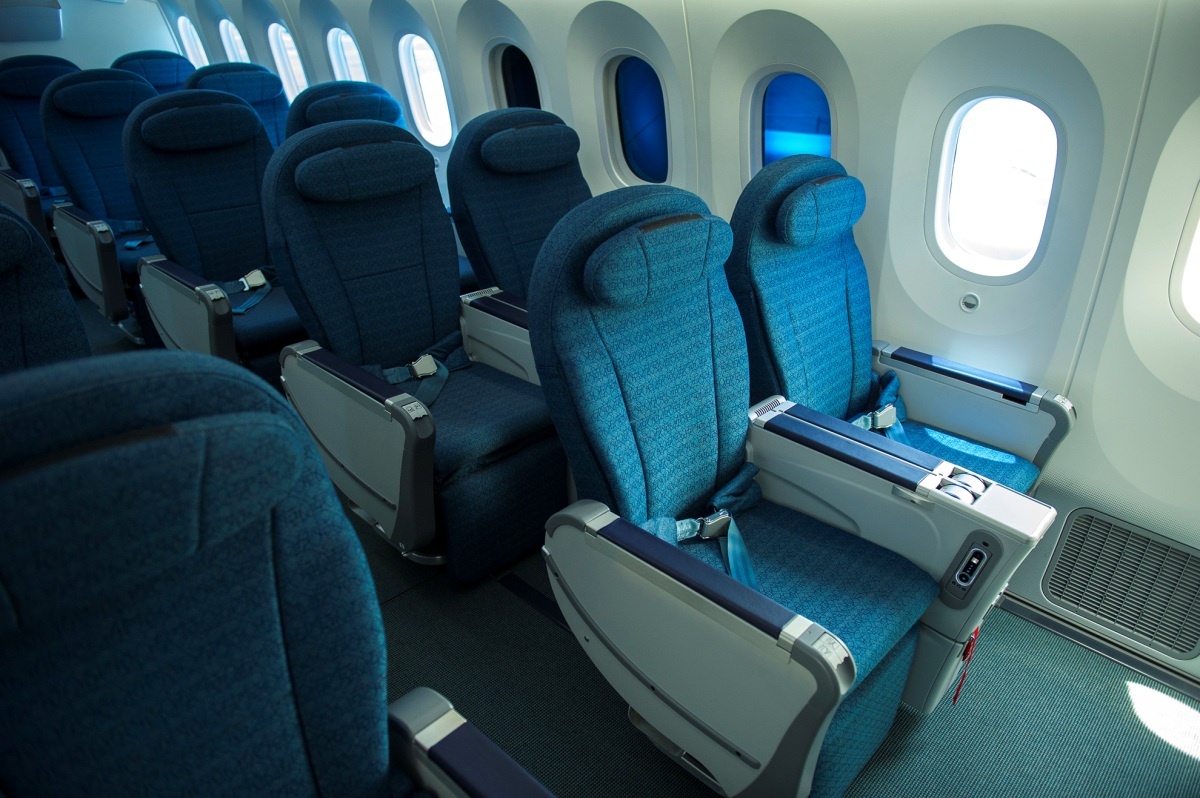 Hàng ghế phổ thông đặc biệt bao gồm 7 ghế tiện nghi, thoải mái.