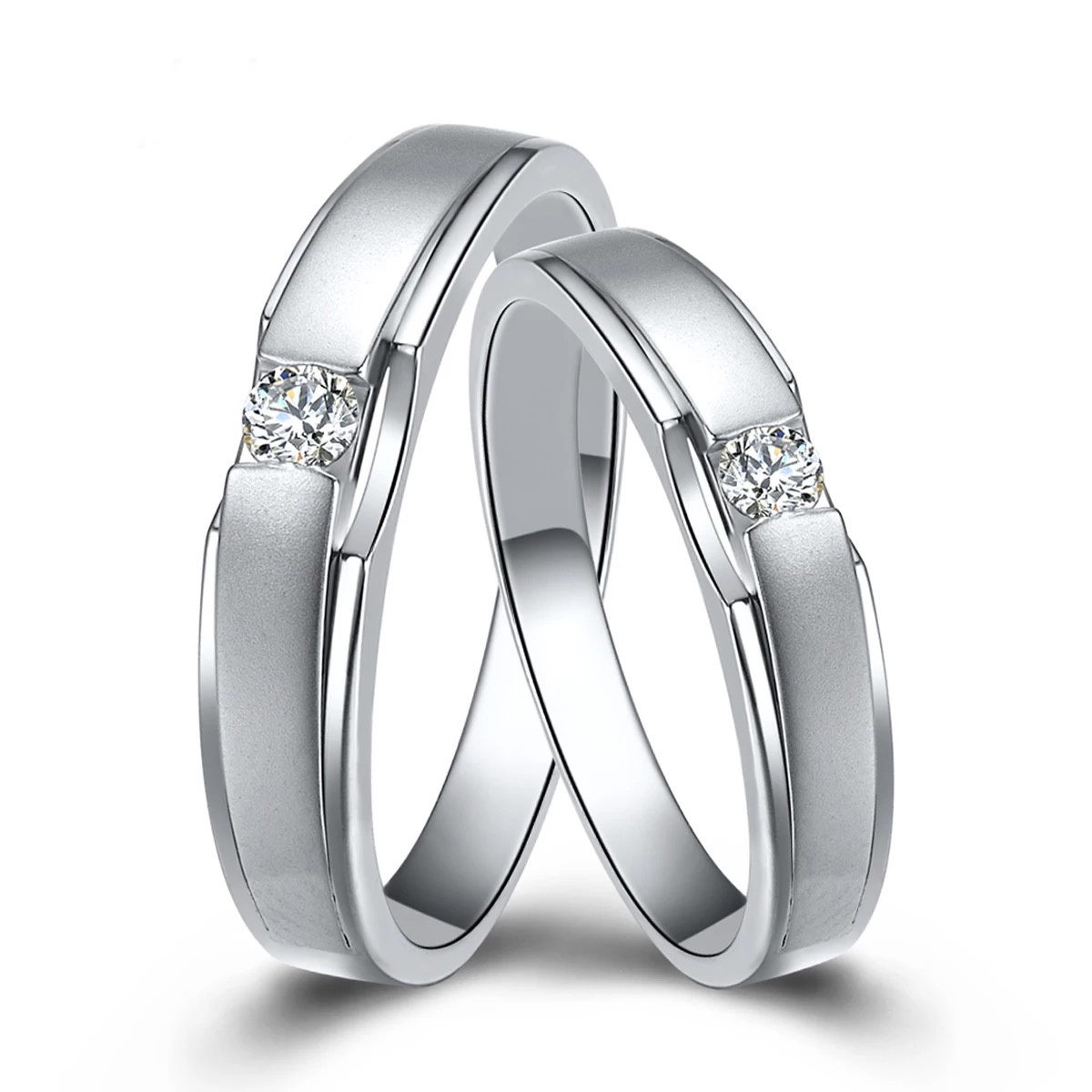 Nhẫn cưới vàng 18k, biểu tượng son sắt: 8,950,000 đ triệu/ cặp.