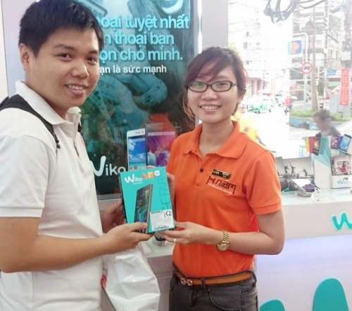 Doi dien thoai cho ca nha nho trung thuong 10 trieu dong hinh anh