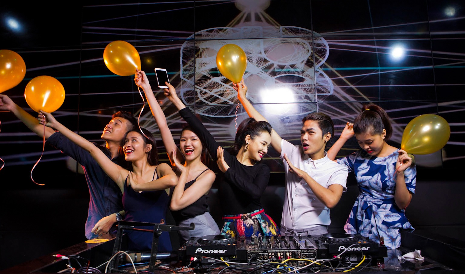 Gioi tre dong loat khoe anh 'la toi moi ngay' hinh anh