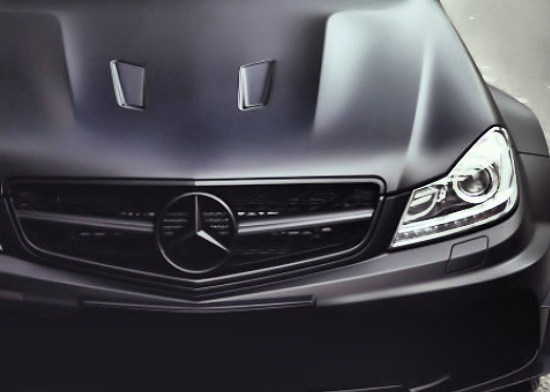 Đại gia Mercedes-Benz bổ sung màu đen nhám vào bộ sưu tập xe thế hệ mới Mercedes-Benz C63 AMG.