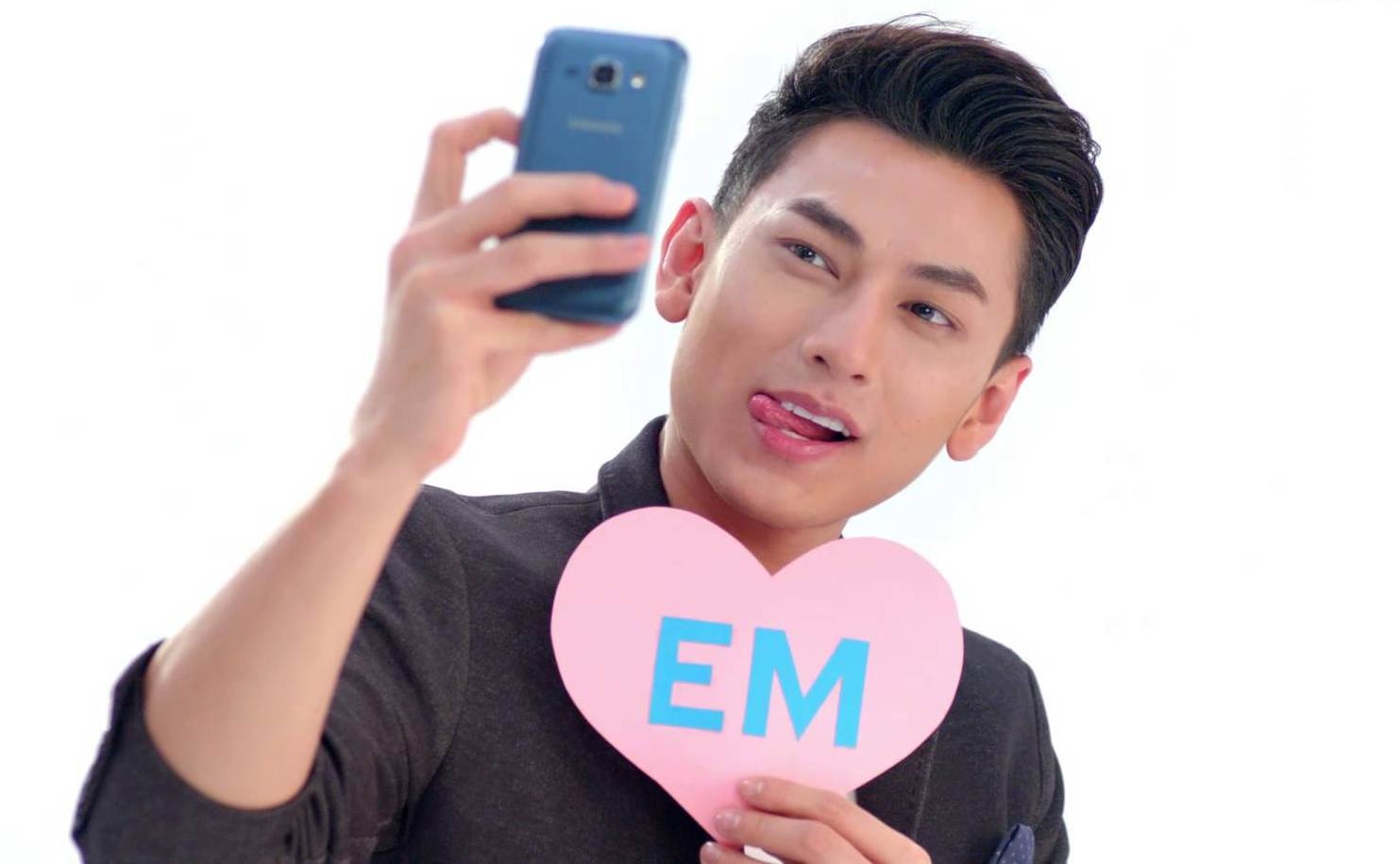 Isaac lam quan su tu van tinh yeu cho fan hinh anh