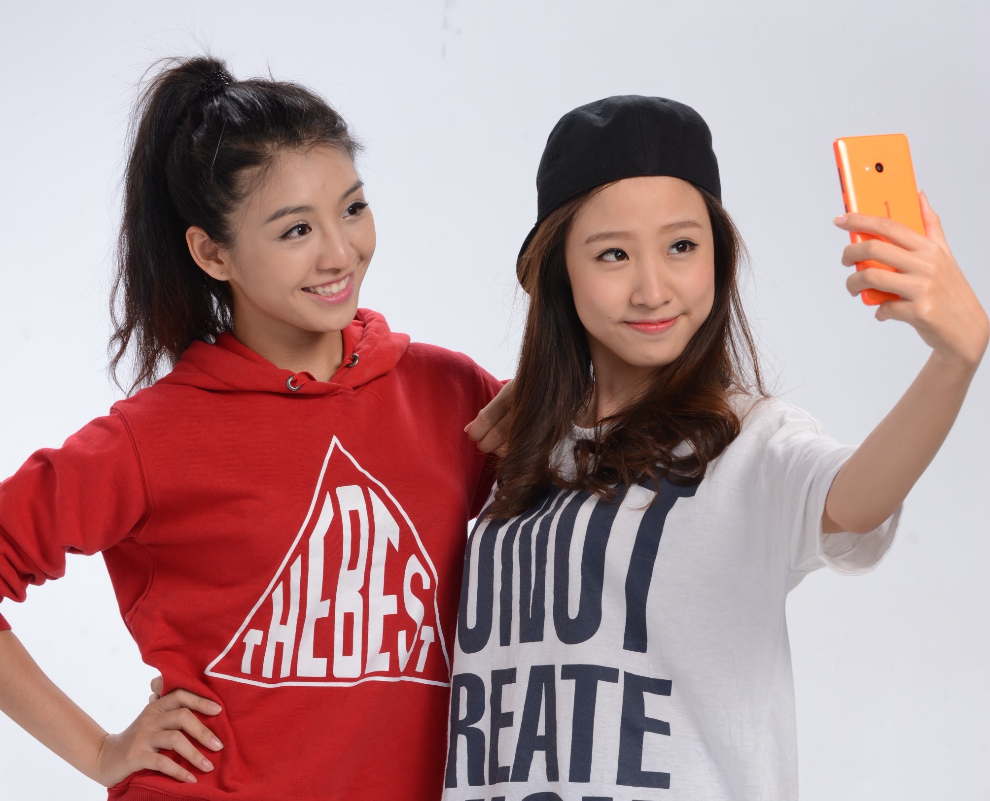 Top 2 cuoc thi 'Miss Ao dai' khoe anh selfie ca tinh hinh anh