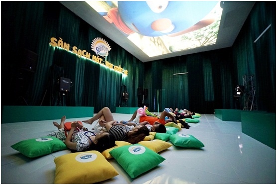 Trai nghiem xem phim tren tran nha lan dau co mat tai VN hinh anh