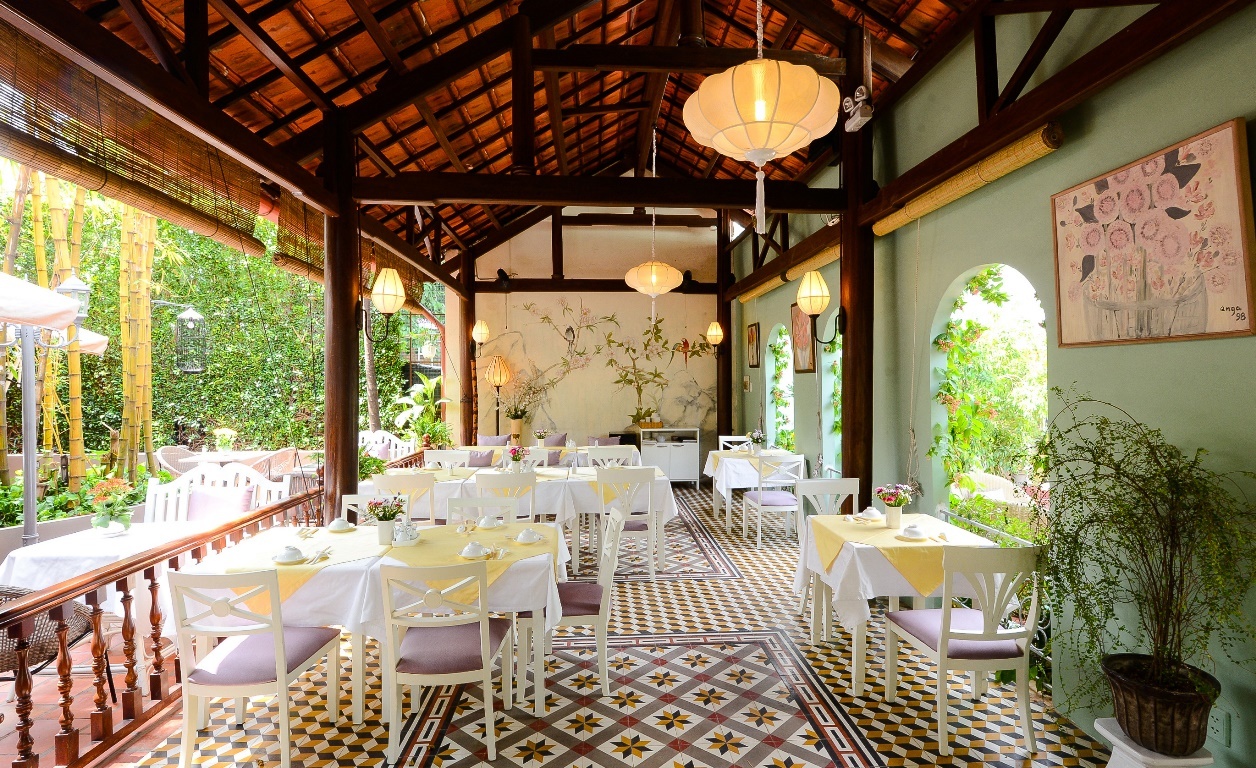 Thuong thuc buffet dam chat Viet tai nha hang Thanh Nien hinh anh