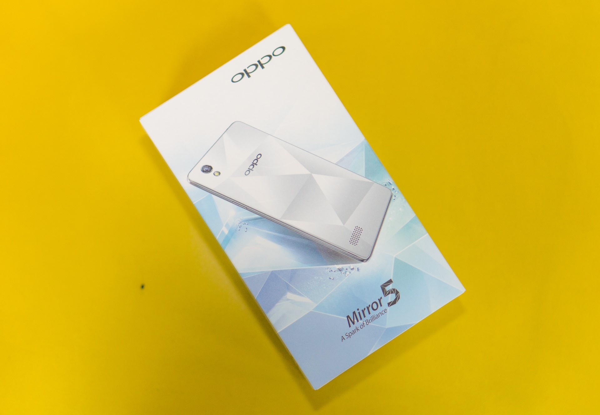  Sau thành công của Neo 5 và R5, OPPO tiếp tục mang đến Việt Nam mẫu smartphone tầm trung mang tên Mirror 5.