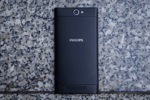 Philips S358 có thiết kế sang trọng.