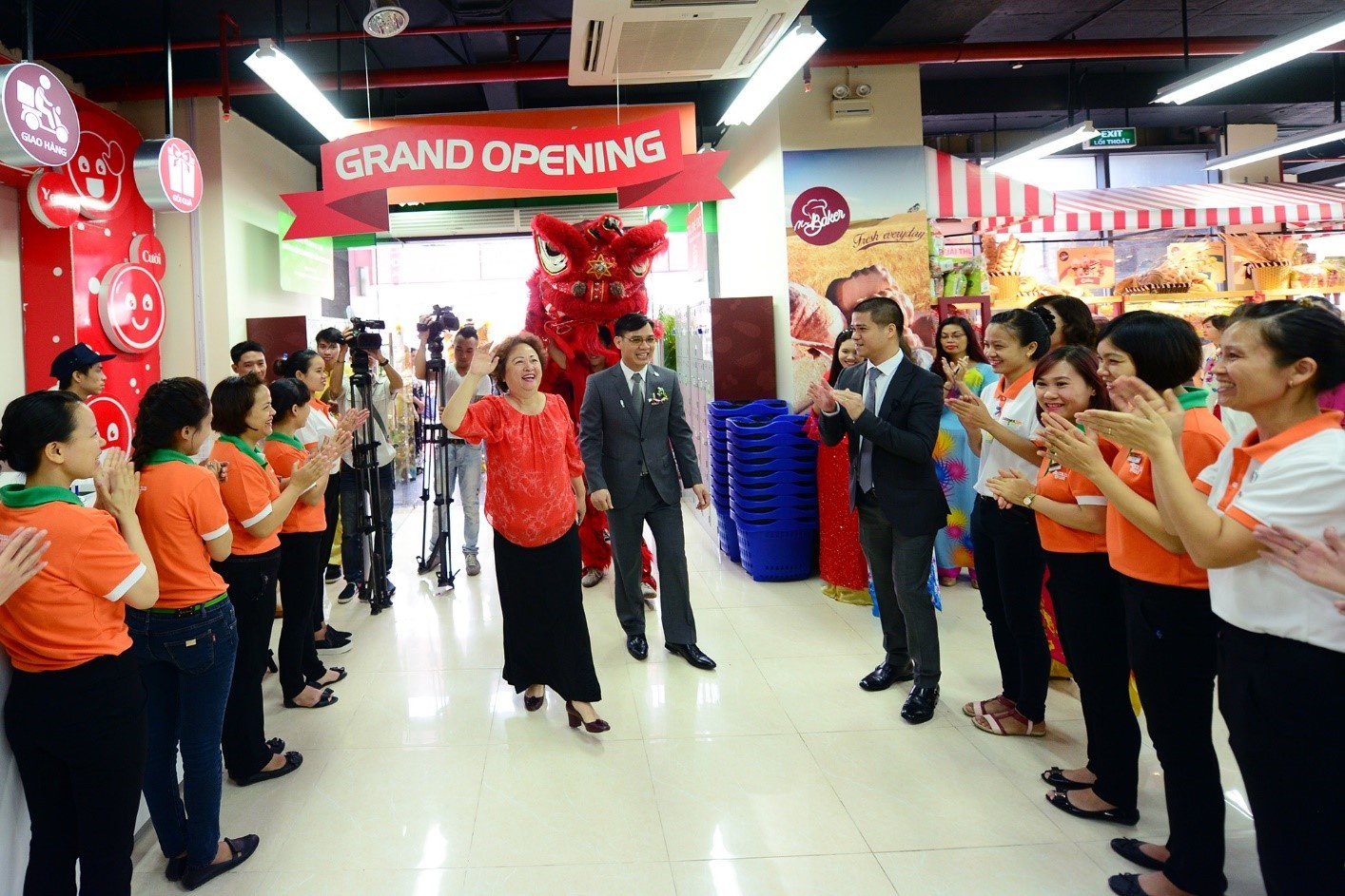    Cùng với Lễ khai trương trụ sở mới của SeABank Cầu Giấy, Công ty Intimex cũng tổ chức khai trương đi vào hoạt động Siêu thị Intimex Lạc Long Quân. 