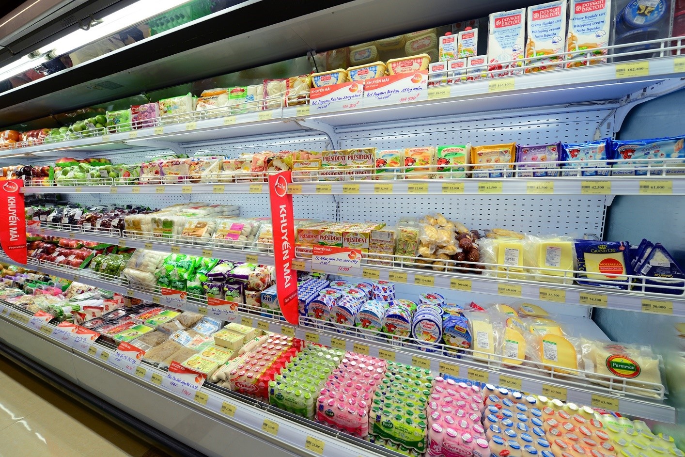   Với tổng diện tích 1,100m2 với số lượng mặt hàng phong phú trên 15 ngàn mã hàng, siêu thị Intimex Home & Food Lạc Long Quân sẽ mang đến cho khách hàng những sản phẩm chất lượng trong một môi trường tiện ích thân thiện và giá cả cạnh tranh.