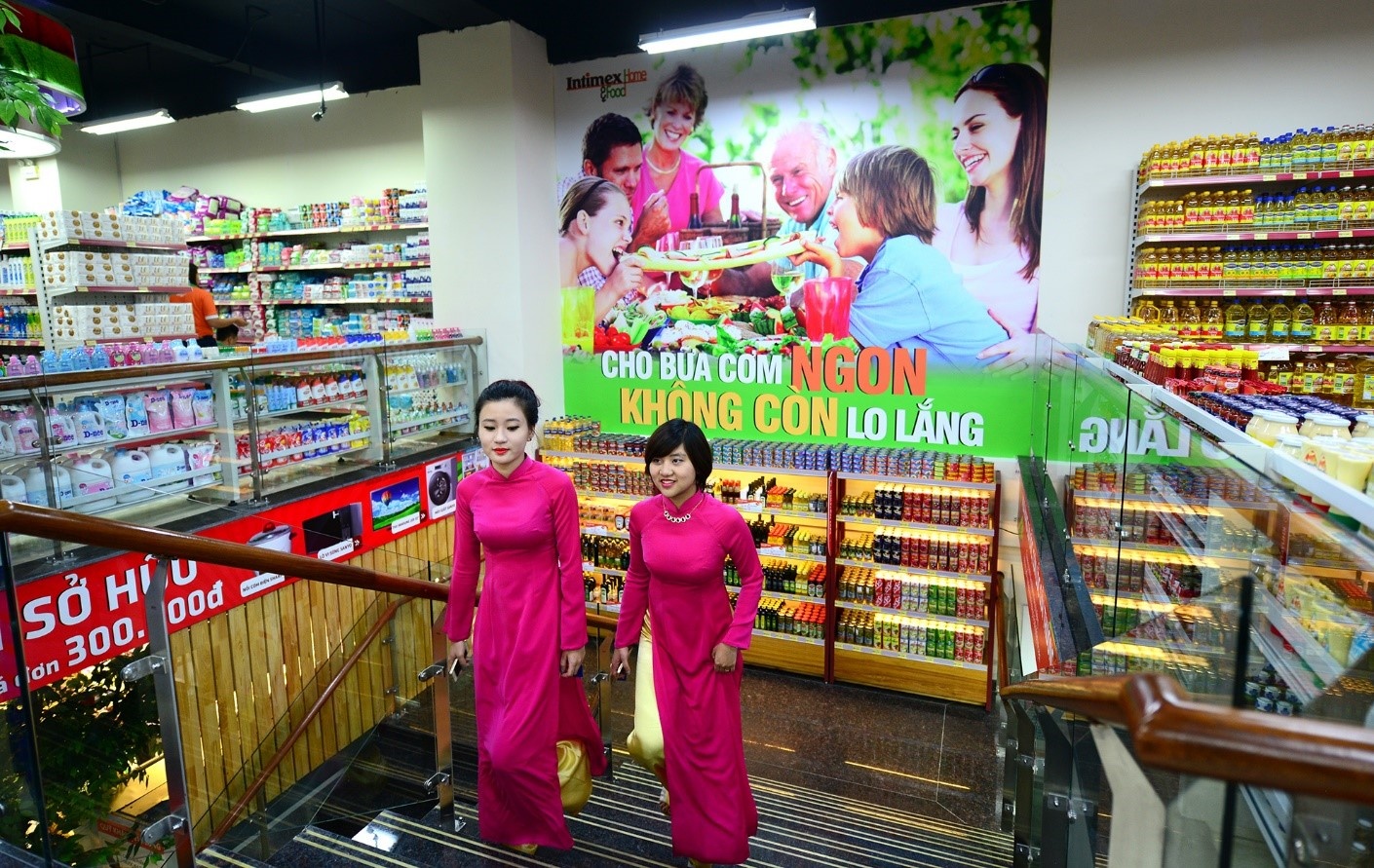  Với không gian mua sắm sang trọng và thân thiện, mô hình này mang lại tiện ích rất lớn cho khách hàng từ việc tập trung nhiều chủng loại mặt hàng mới, cao cấp.