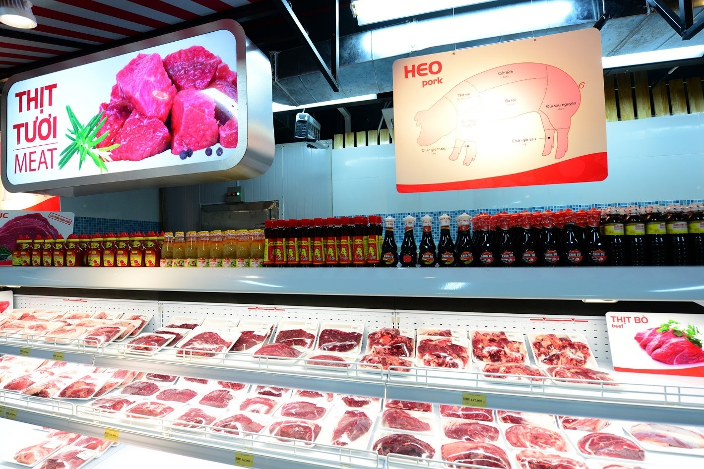    Gian hàng thực phẩm thịt tươi sống, đồ đông lạnh đáp ứng nhu cầu thực phẩm sạch và chất lượng cao hàng ngày cho người dân trong khu vực.