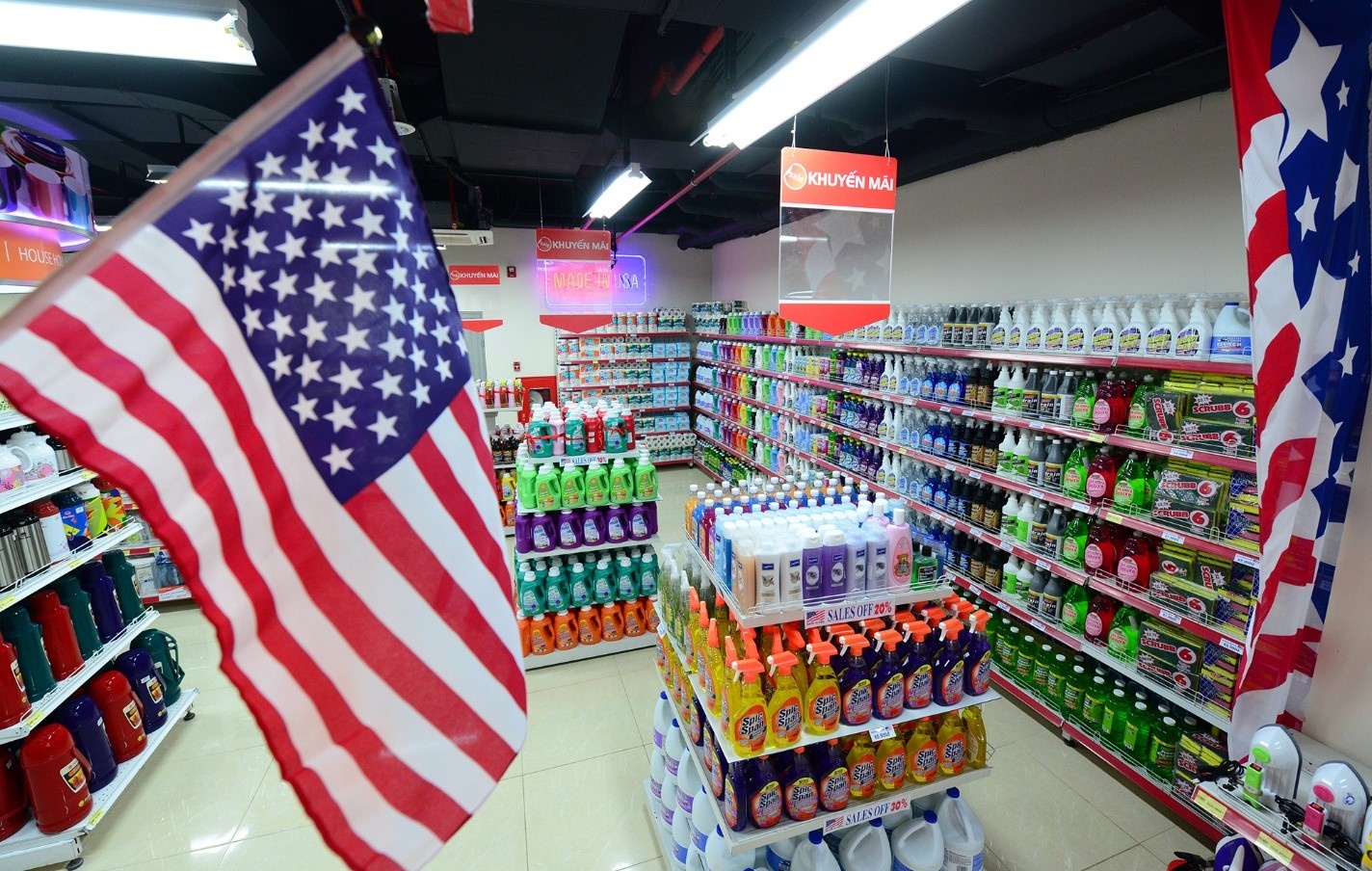    Ngoài các mặt hàng quen thuộc, Intimex Home & Food còn có các gian hàng đặc biệt như gian hàng thực phẩm chức năng nhập khẩu từ Mỹ, gian hàng Mỹ đáp ứng mọi nhu cầu tìm kiếm hàng nhập ngoại của khách hàng.  