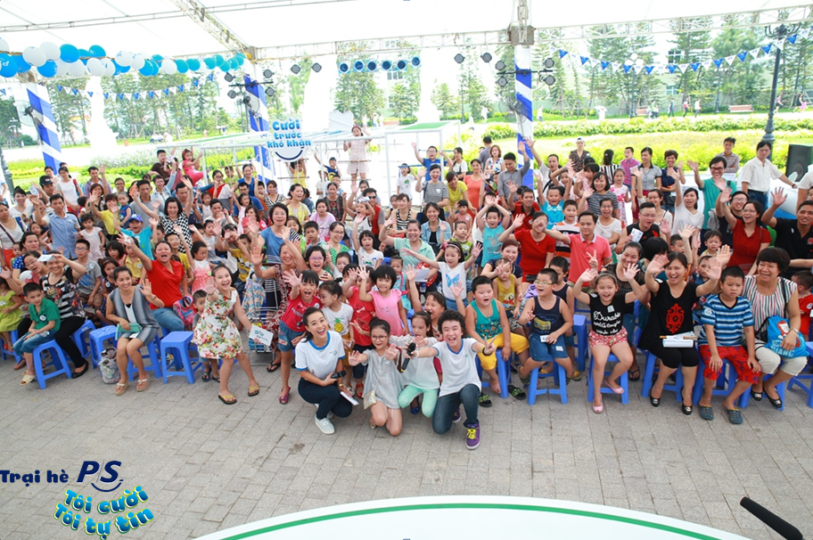 Môi trường tập thể tạo điều kiện cho trẻ phát triển kỹ năng giao tiếp, có thêm bạn bè.