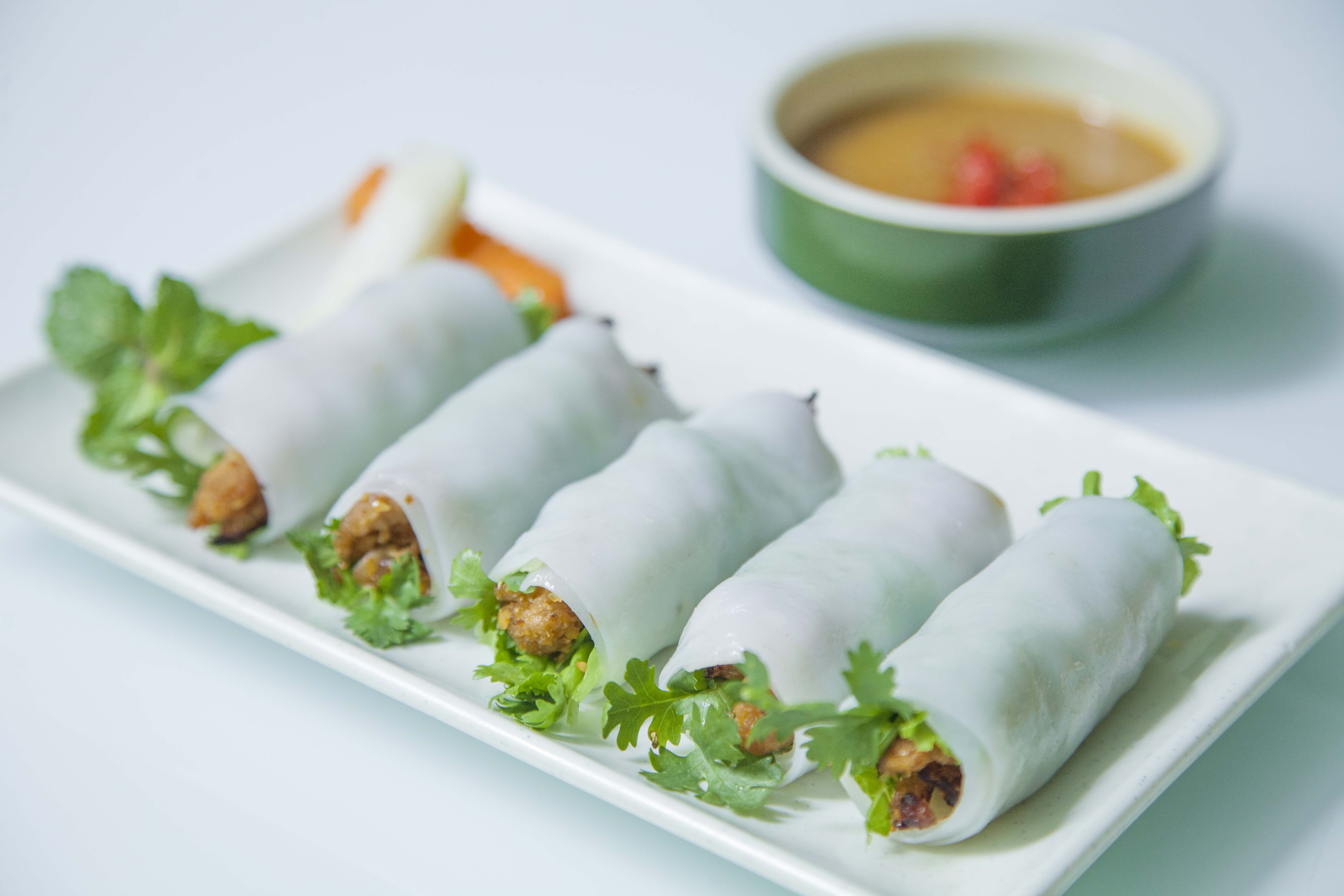 Mon chay ngon la mua vu lan tai Wrap & Roll hinh anh