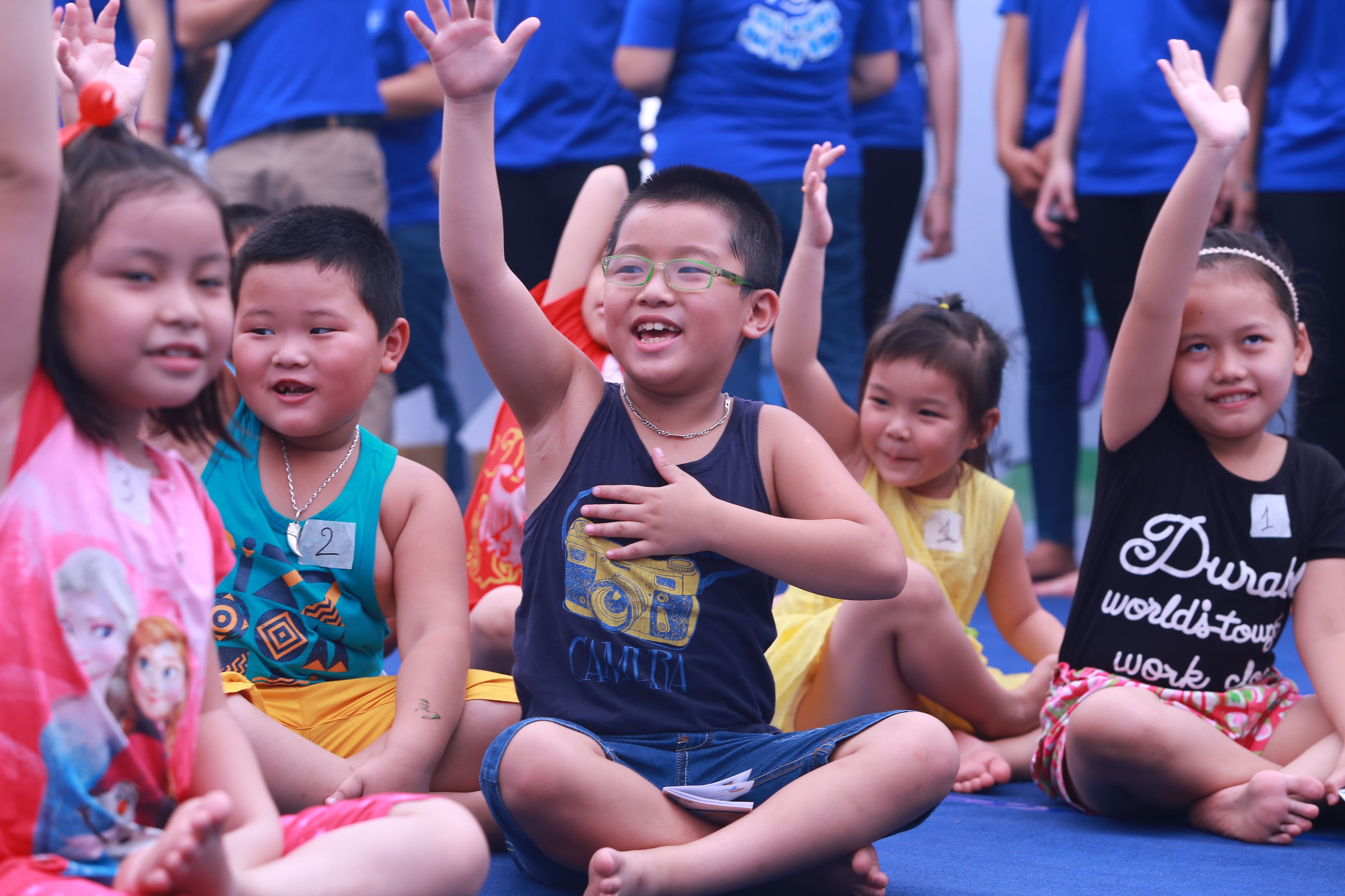 Vi sao nen cho tre tham gia trai he? hinh anh