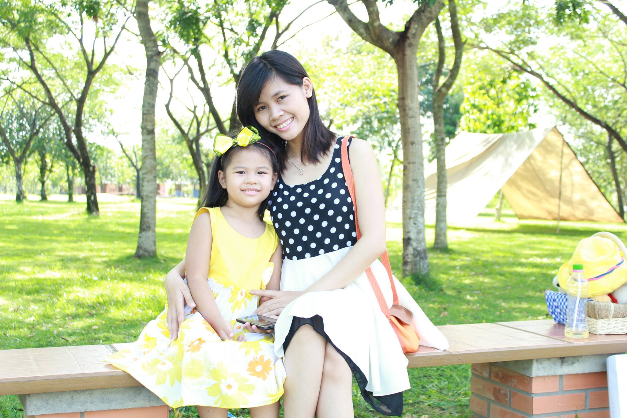 Chị Khánh An và con gái.