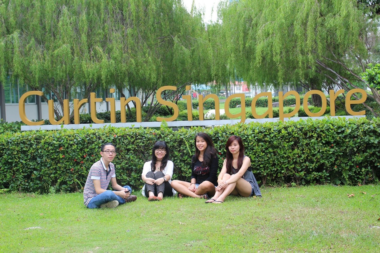 Sinh viên INEC tại Đại học Curtin Singapore.
