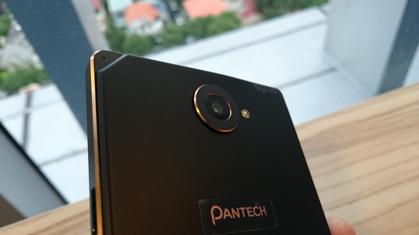 Camera 13 MP cho chất lượng hình ảnh sắc nét.