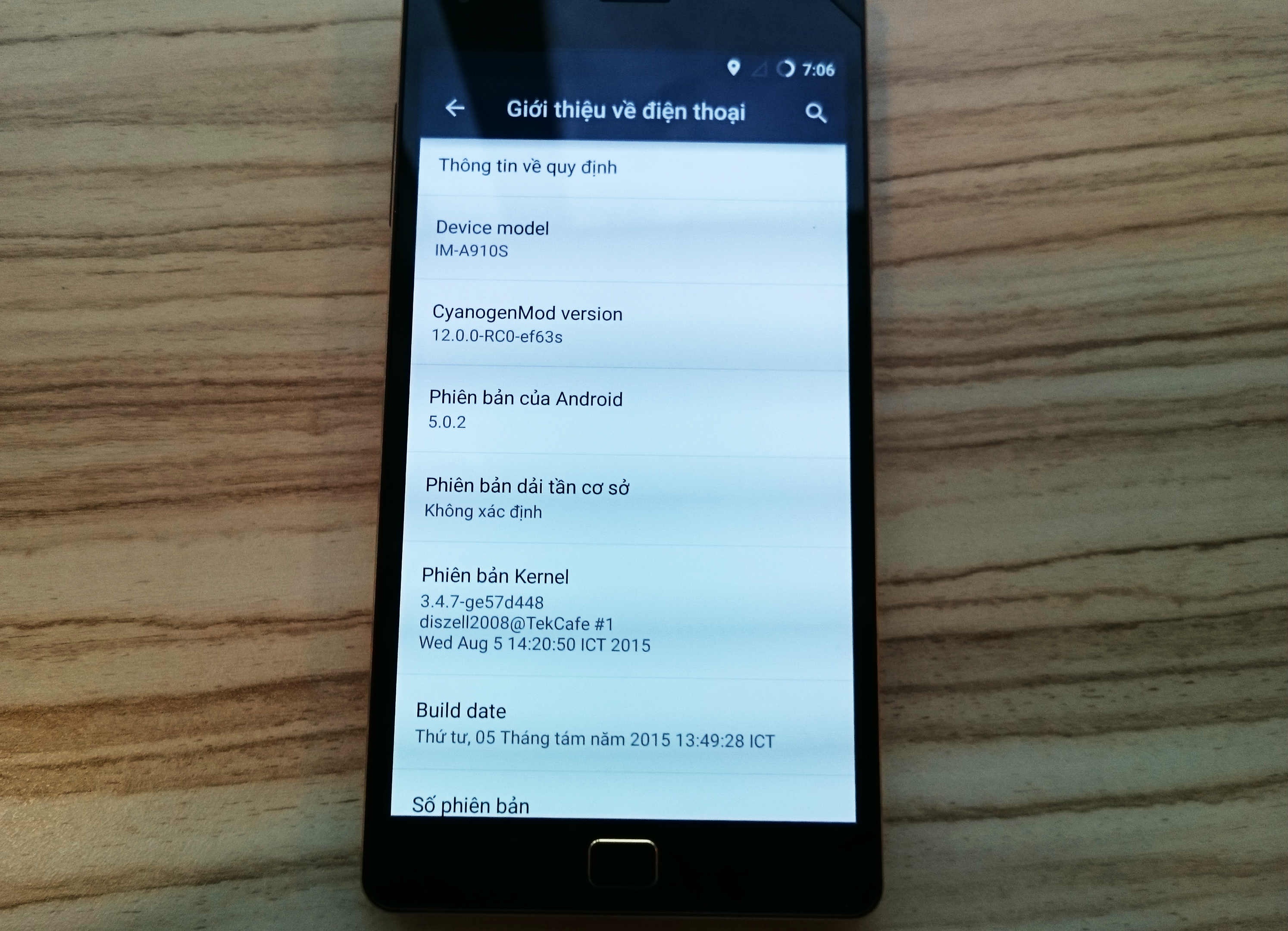 Máy được trang bị hệ điều hành Android 5.0.2.