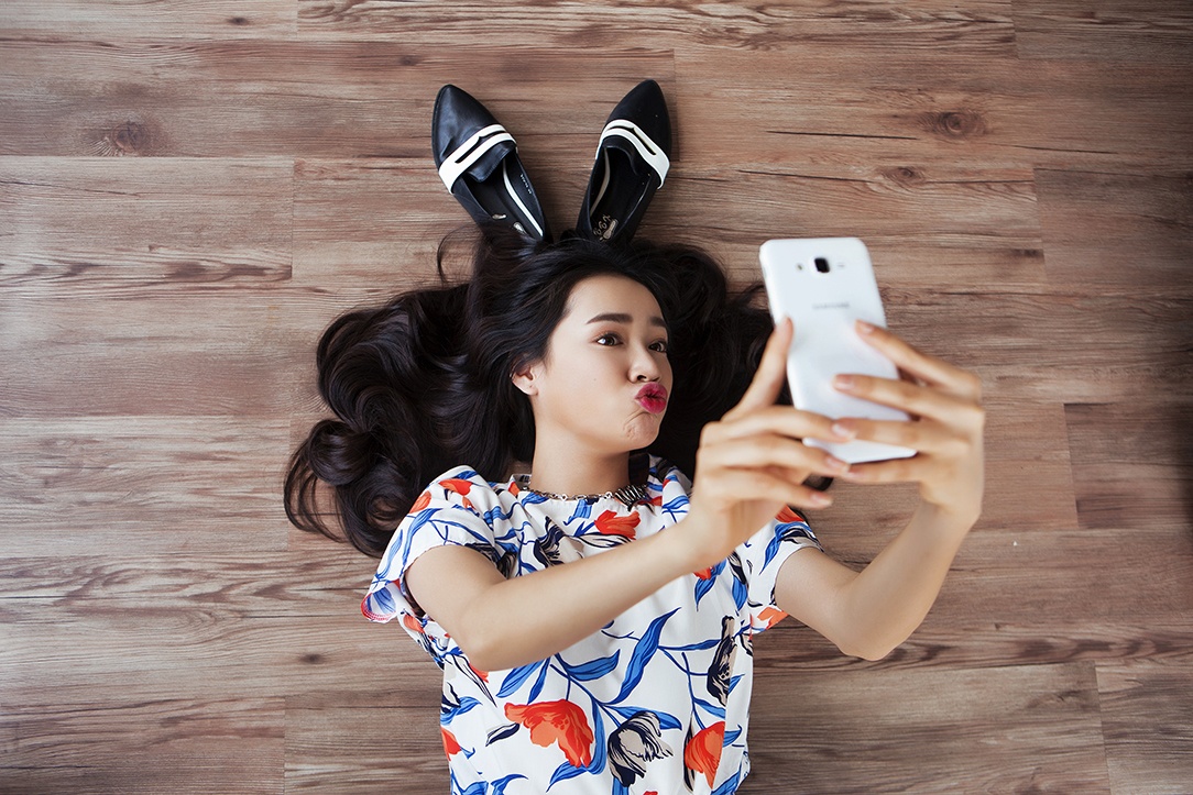 Nha Phuong, Slim V va Min St 319 khoe anh selfie tinh nghich hinh anh